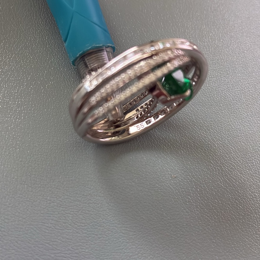 Swarovski Emerald Green and Silver Ring - Picture 7 of 8